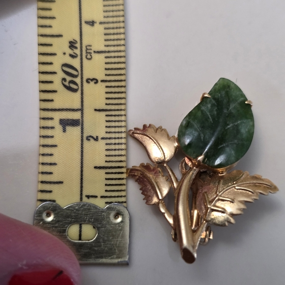 14 Karat Gold Leaf Clip-On Earrings with Green Jade Heart Leaves - Picture 6 of 11